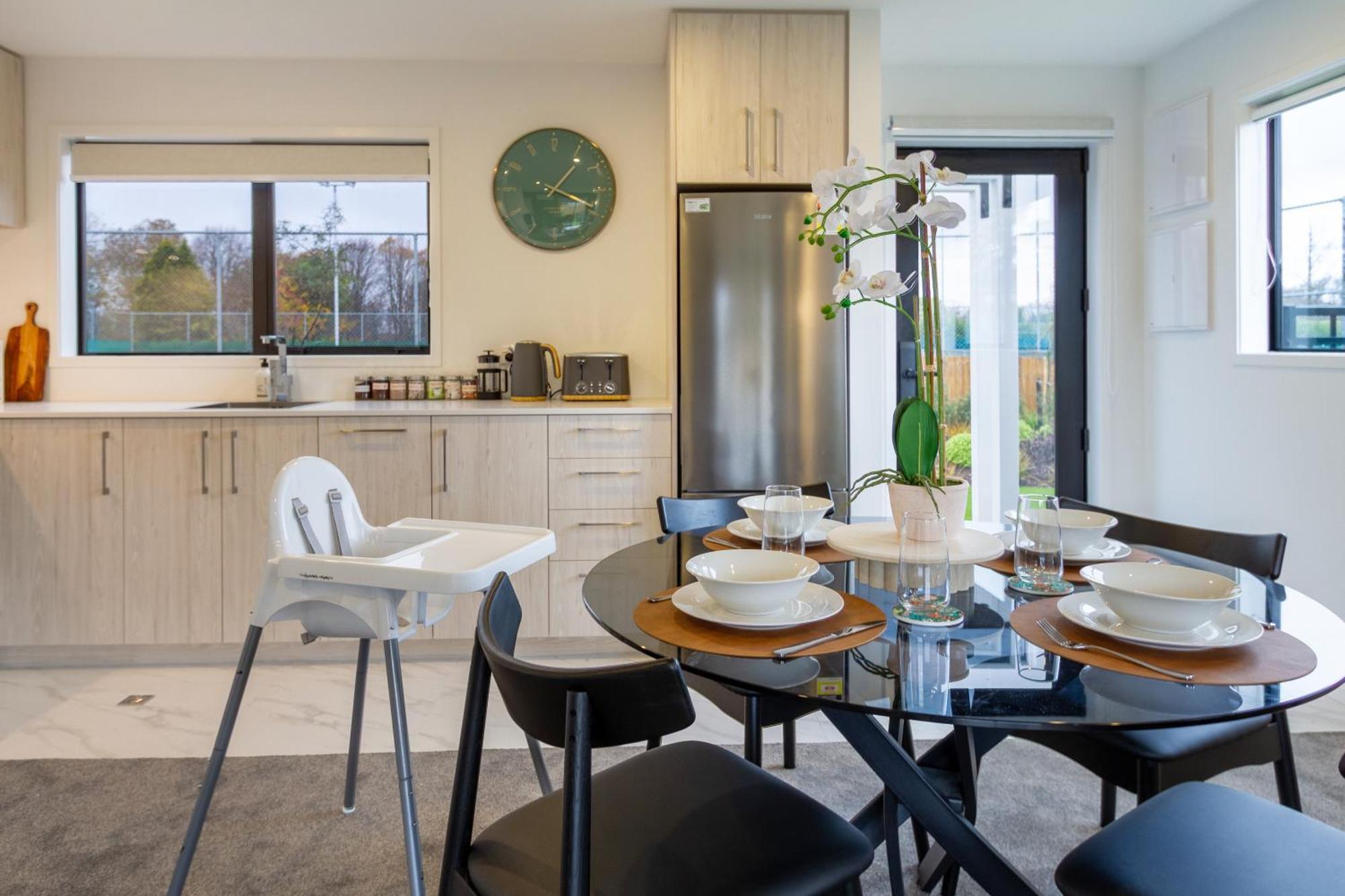 Serene Living 2 Bed With Carpark クライストチャーチ エクステリア 写真
