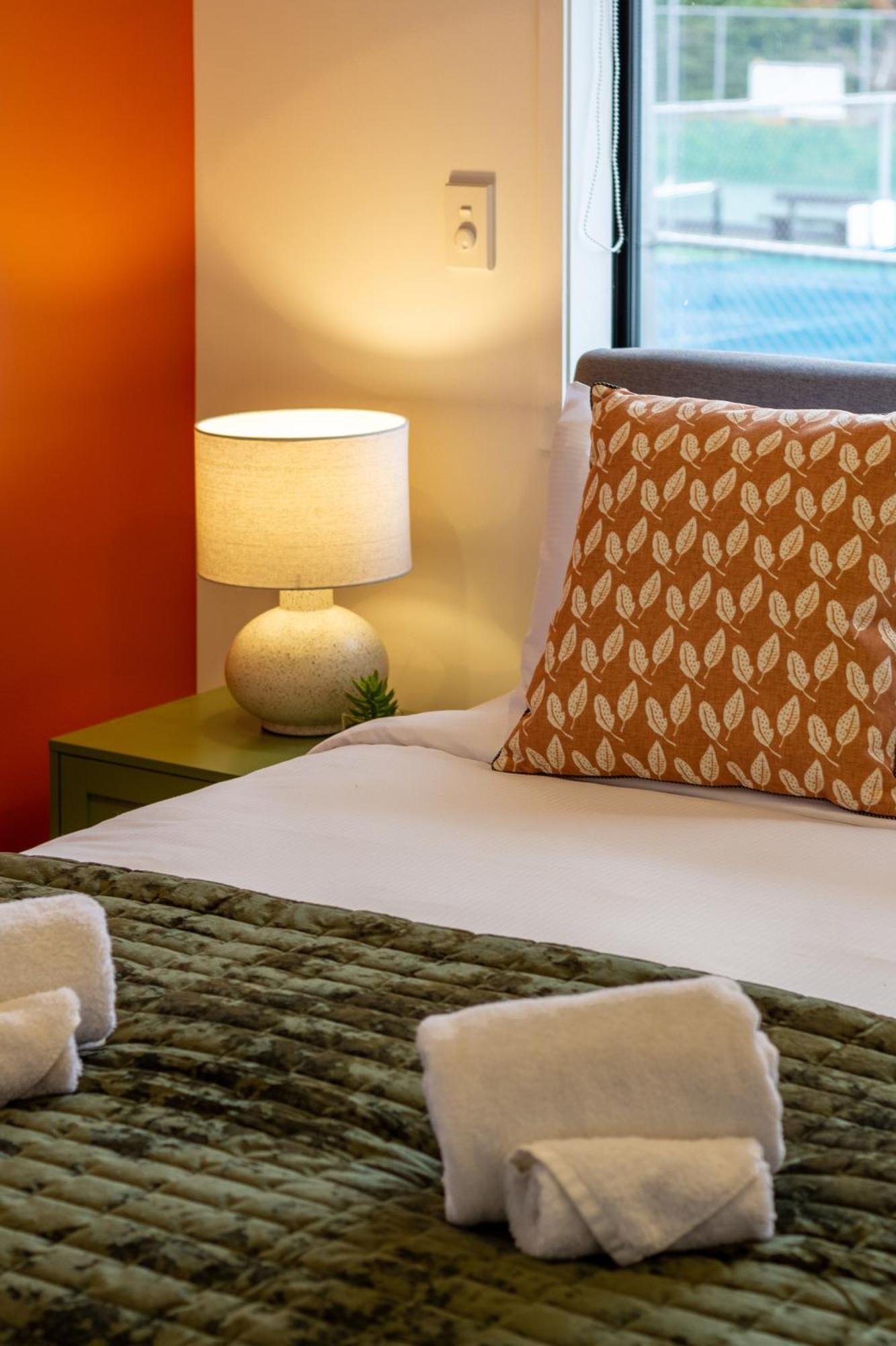 Serene Living 2 Bed With Carpark クライストチャーチ エクステリア 写真